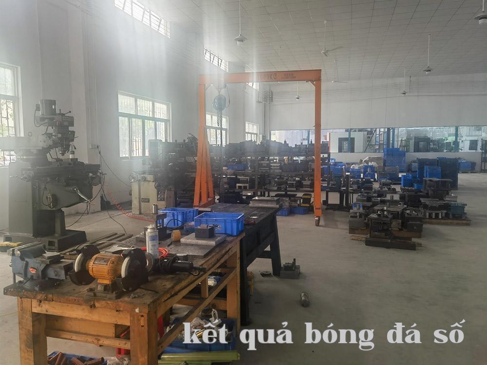 Điện cực graphit Đô Đông: Nhược điểm chính khi sử dụng máy tiện thông thường để gia công điện cực graphit